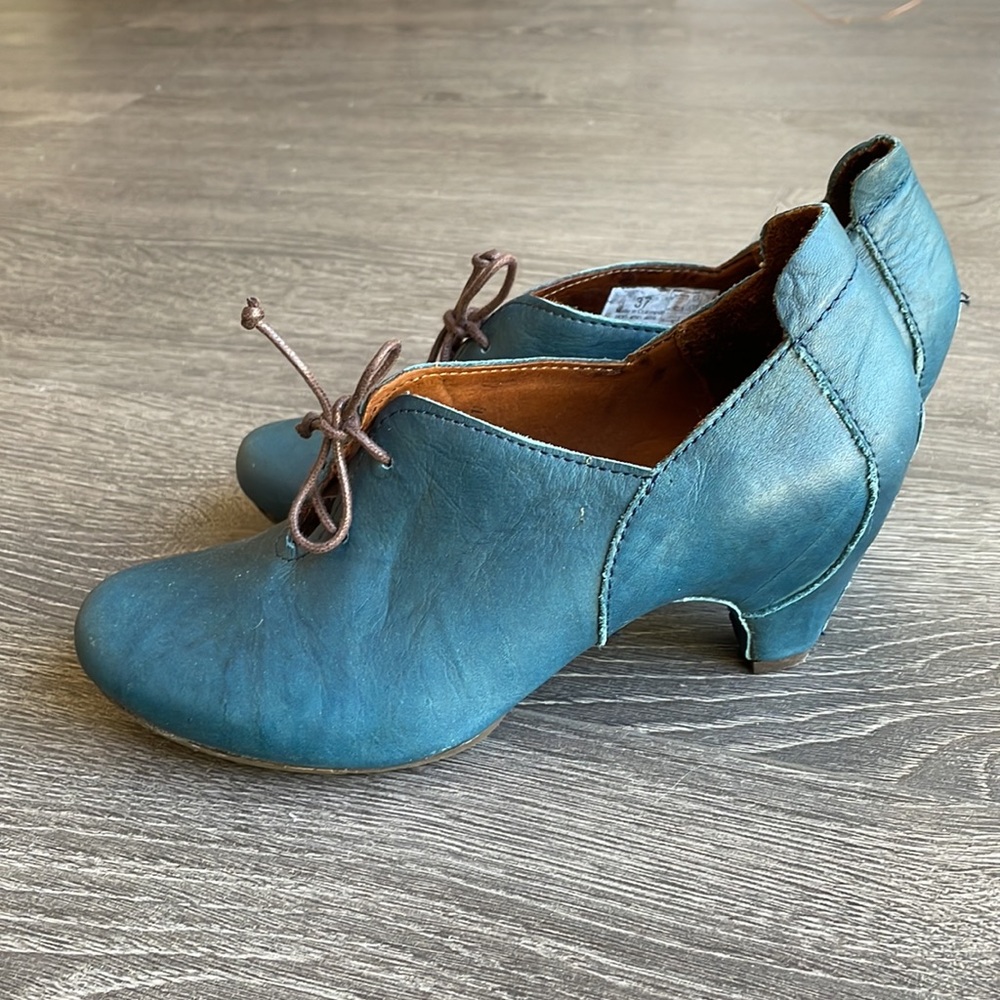 New never worn: Sergio Tomani Heels With Laces - Azul